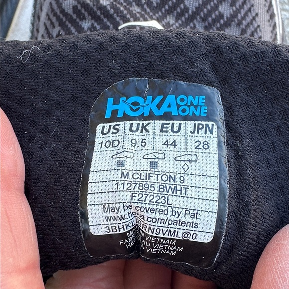 Hoka Men's Black and White CLIFTON 9 Road & Running Athletic Shoes - Size 10 - Picture 7 of 8